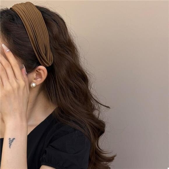 Pleated Wide Hair Headband - Picture 4 of 8